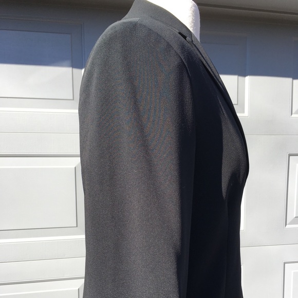 Burns 2 button notched collar zipper side pockets - Picture 3 of 7